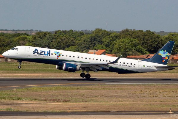 Azul Embraer E195