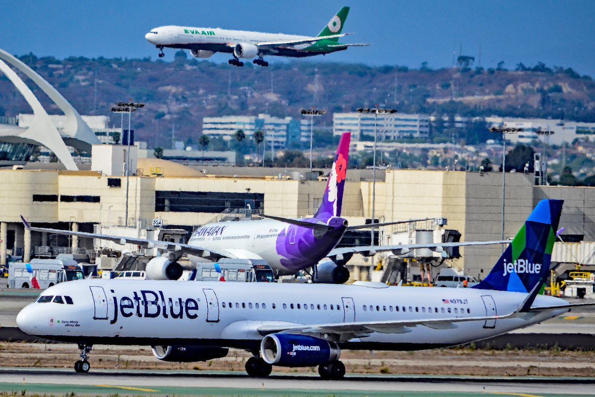 JetBlue and Hawaiian aircraft at LAX