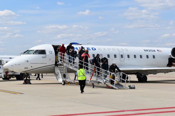 SkyWest United Express plane in Mason City, Iowa