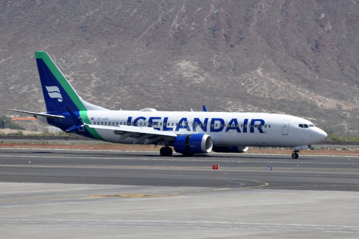 Icelandair Boeing 737 in Tenerife