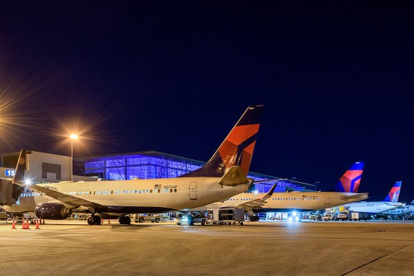 Delta planes at the Austin airport