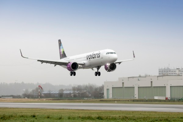 Volaris Airbus A321neo landing